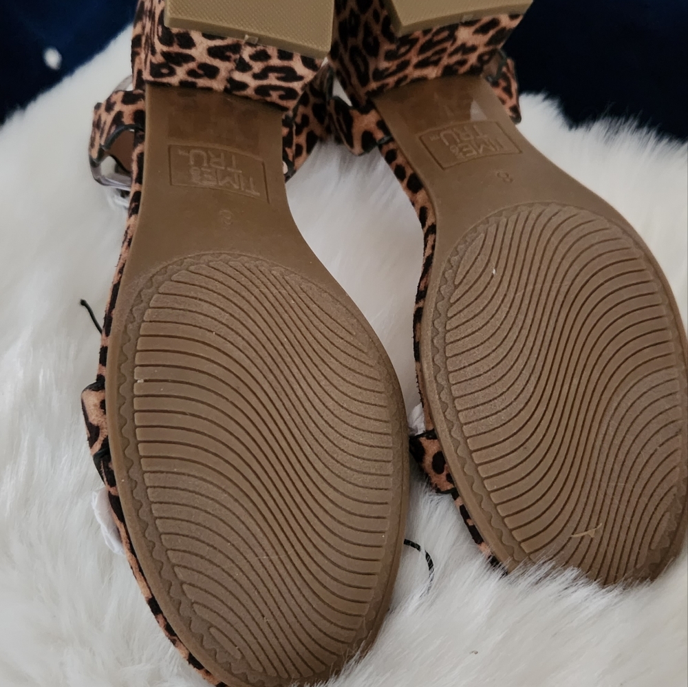 NWT !! CHEETAH SANDALS - Picture 3 of 7